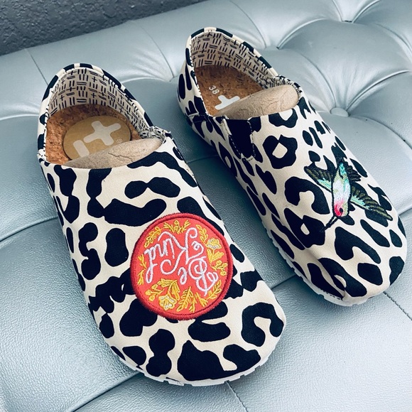NEW! Otz Shoes Espadrilles “Be Kind” Hummingbird main image 6
